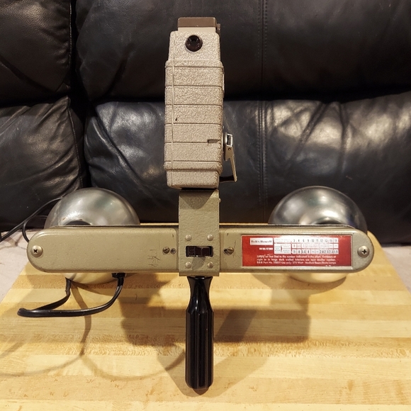 1950S BELL & HOWELL 8MM CAMERA & HAND-HELD LIGHT BAR FOR INDOOR PROJECTOR MOVIES - Picture 6 of 14